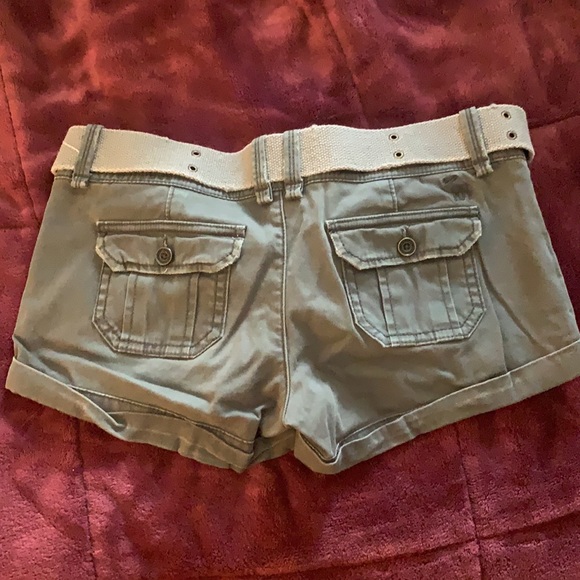 Army Green Abercrombie & Fitch shorts with belt - Picture 2 of 4
